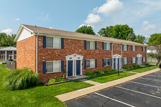 Cumberland Manor in Indianapolis, IN - Foto de edificio - Building Photo
