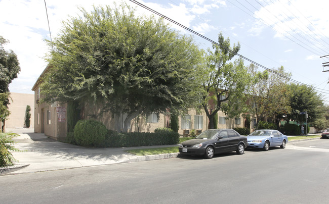 12003 Hart St in North Hollywood, CA - Foto de edificio - Building Photo