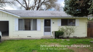 919 SW Bridge St in Grants Pass, OR - Building Photo - Building Photo