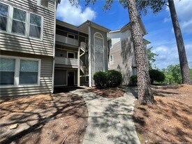 1000 Wood Creek Dr in Fayetteville, NC - Building Photo