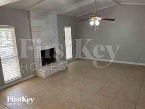 418 Thistle Dr in Garland, TX - Foto de edificio - Building Photo