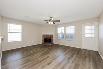 8757 Garden Springs Dr in Fort Worth, TX - Building Photo - Building Photo