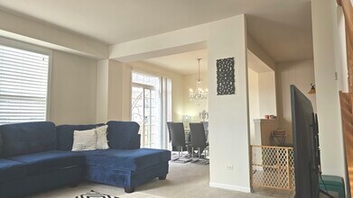 1268 Bradley Cir in Elgin, IL - Building Photo - Building Photo