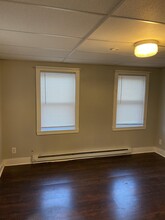 1061 Pleasant St, Unit 1061 Apt 1 in Palmer, MA - Foto de edificio - Building Photo