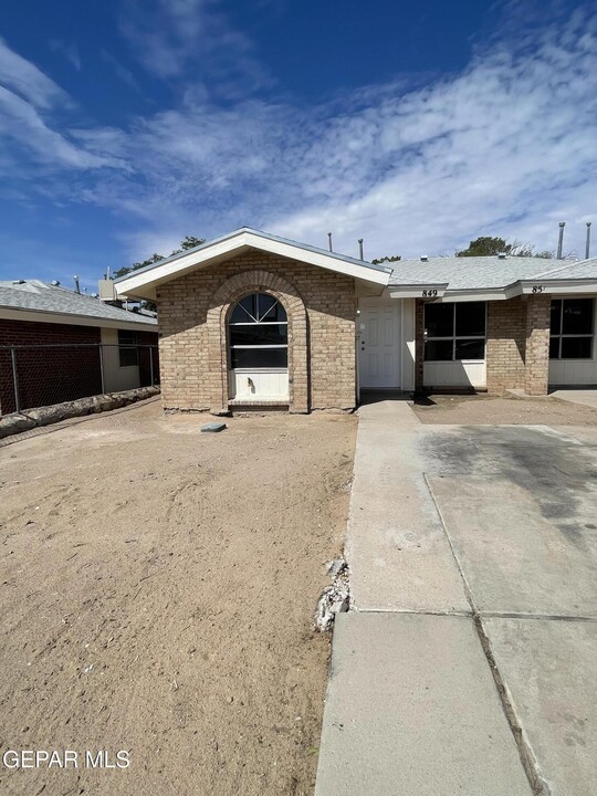 849 Montera Rd in El Paso, TX - Building Photo