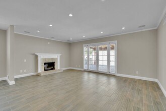 20111 Lakemore Dr in Santa Clarita, CA - Building Photo - Building Photo