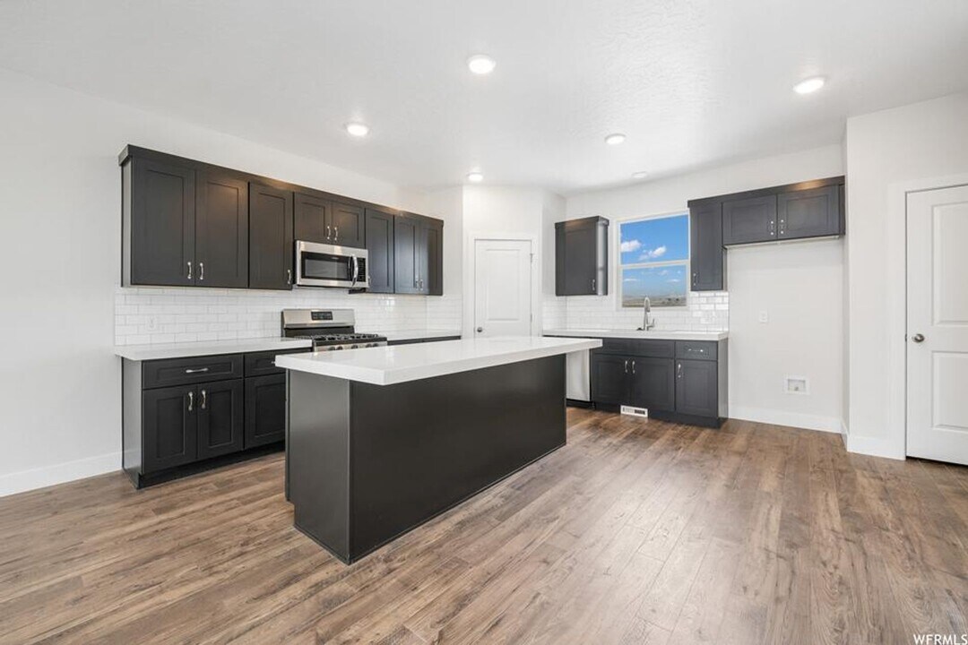 696 Ryegrass Dr in Eagle Mountain, UT - Building Photo