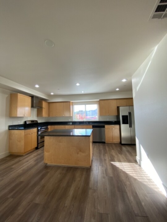 11312 Huston St in Los Angeles, CA - Building Photo