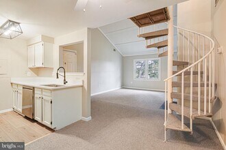 13027 Shadyside Ln in Germantown, MD - Building Photo - Building Photo