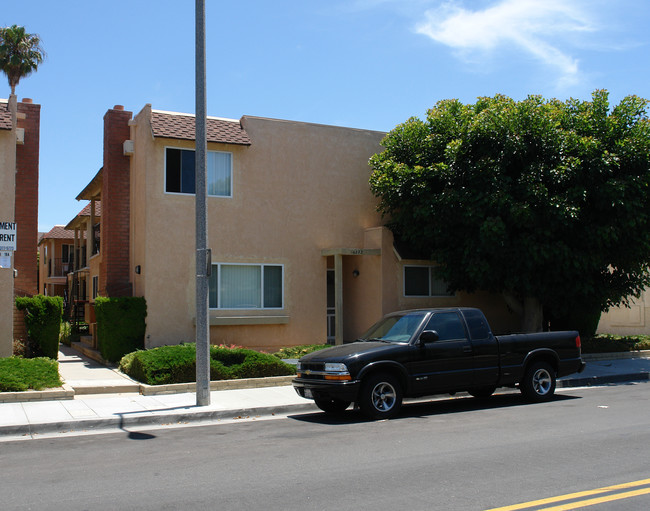 16872 Lynn St in Huntington Beach, CA - Foto de edificio - Building Photo