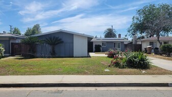 2313 San Lorenzo Ave in Bakersfield, CA - Building Photo