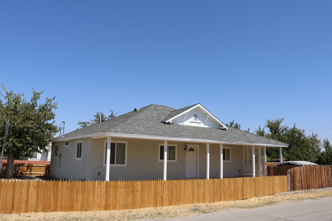 863 Union St in Maricopa, CA - Building Photo