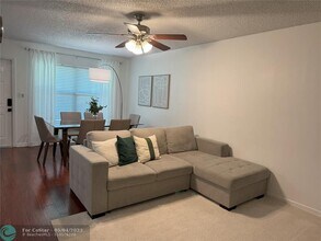 5514 Courtyard Dr in Margate, FL - Building Photo - Building Photo