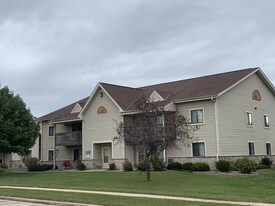 1215 Bear Pass, Unit 1 in Mukwonago, WI - Building Photo