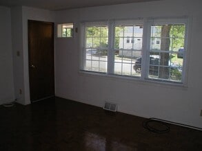 29 Knapp Ave, Unit FIRST FLOOR in Edison, NJ - Foto de edificio - Building Photo