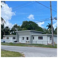 1301 NE 110th St in Miami, FL - Building Photo