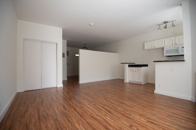 5744 Colfax Ave in Los Angeles, CA - Building Photo - Building Photo