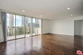 2170 Century Pk E in Los Angeles, CA - Foto de edificio - Building Photo