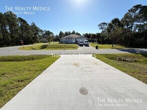 2810 Felda Ave in Palm Bay, FL - Building Photo - Building Photo