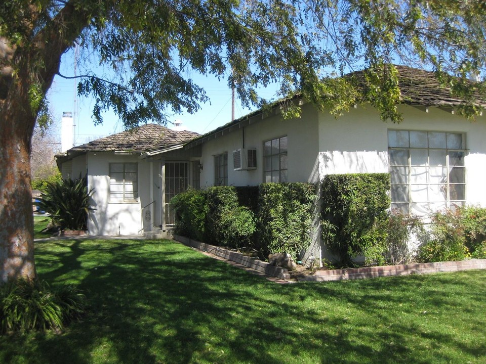 1308 N Delno Ave in Fresno, CA - Building Photo