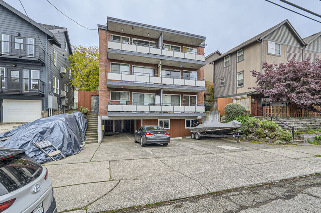 Pinnacle Apartments in Seattle, WA - Building Photo - Building Photo