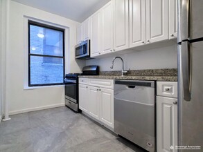 44 Bennett Avenue in New York, NY - Foto de edificio - Floor Plan