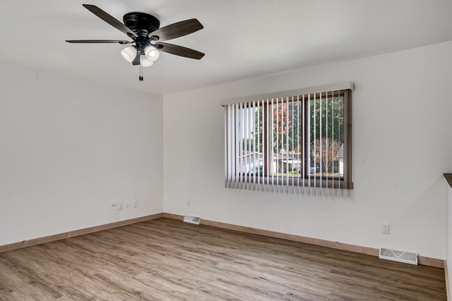 705-707 Cardinal Ave in Rockland, WI - Building Photo - Building Photo