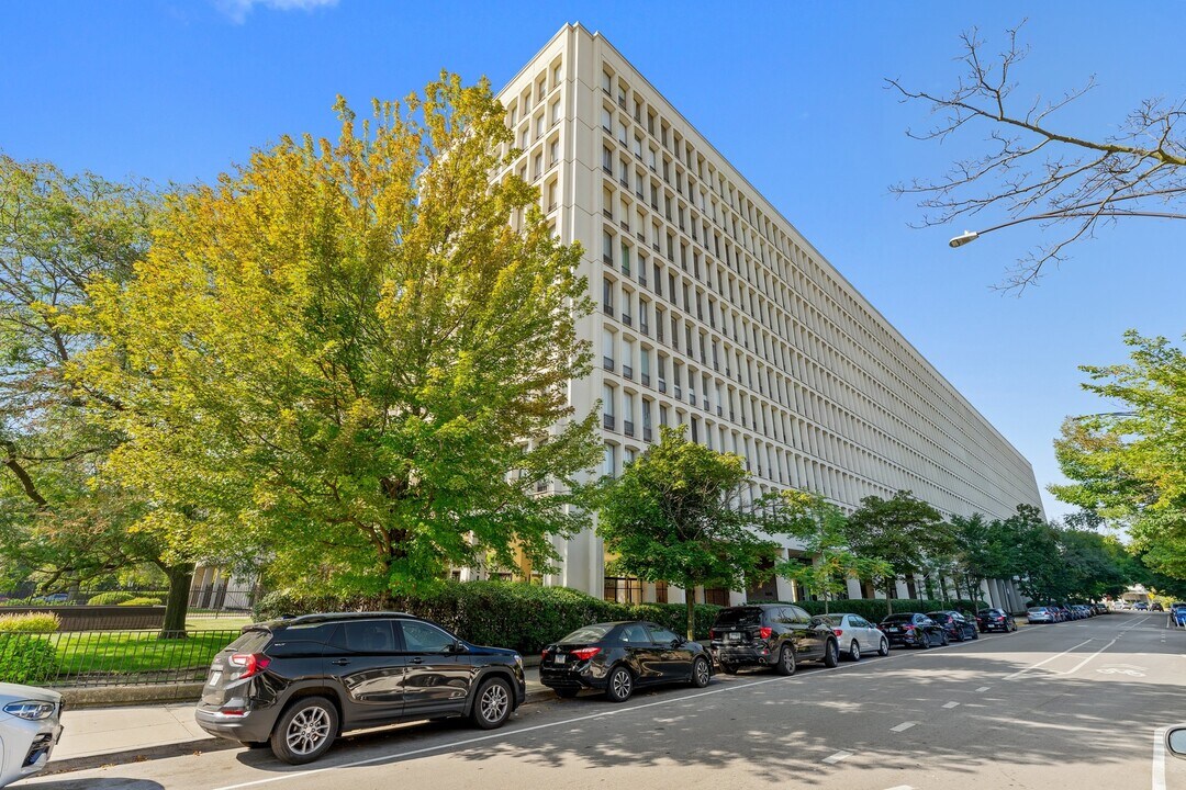 1451 E 55th St in Chicago, IL - Building Photo