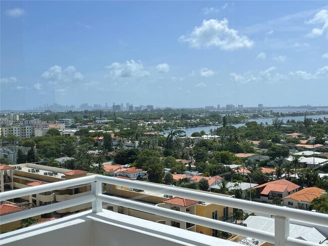 8911 Collins Ave, Unit 1201 in Surfside, FL - Foto de edificio - Building Photo
