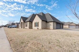 11809 Dunbar Ct in Oklahoma City, OK - Building Photo - Building Photo