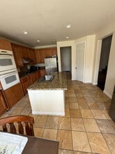 13744 Dellbrook St in Corona, CA - Foto de edificio - Building Photo