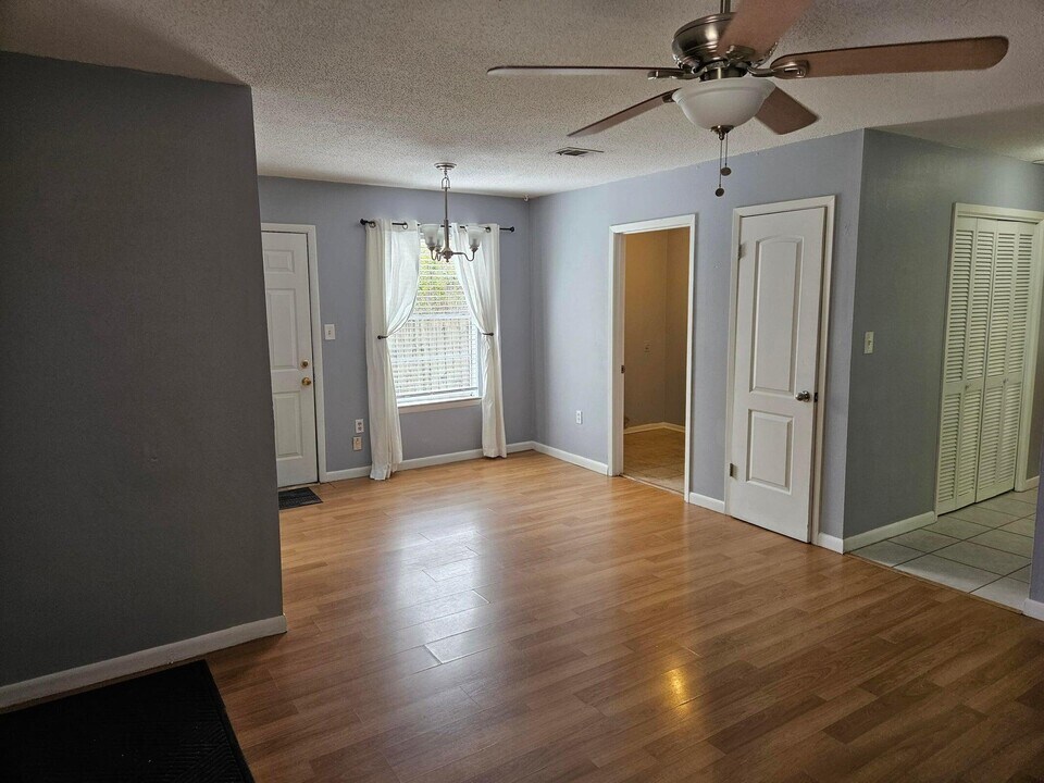 310 Redwood Ave in Niceville, FL - Building Photo