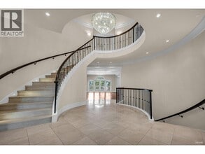 6089 Gleneagles Dr in West Vancouver, BC - Building Photo - Building Photo