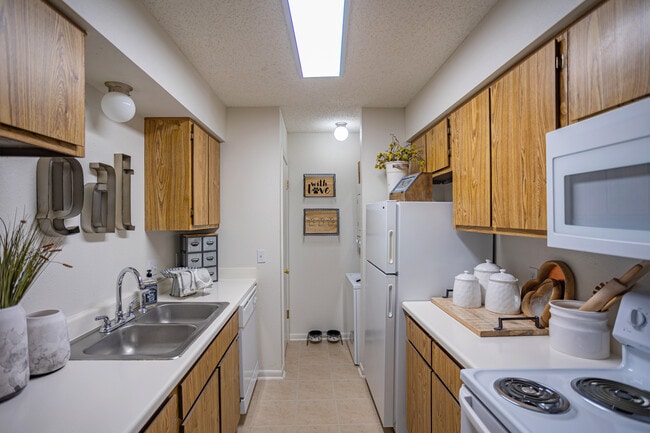 Waters Edge Apartments in Oklahoma City, OK - Building Photo - Interior Photo