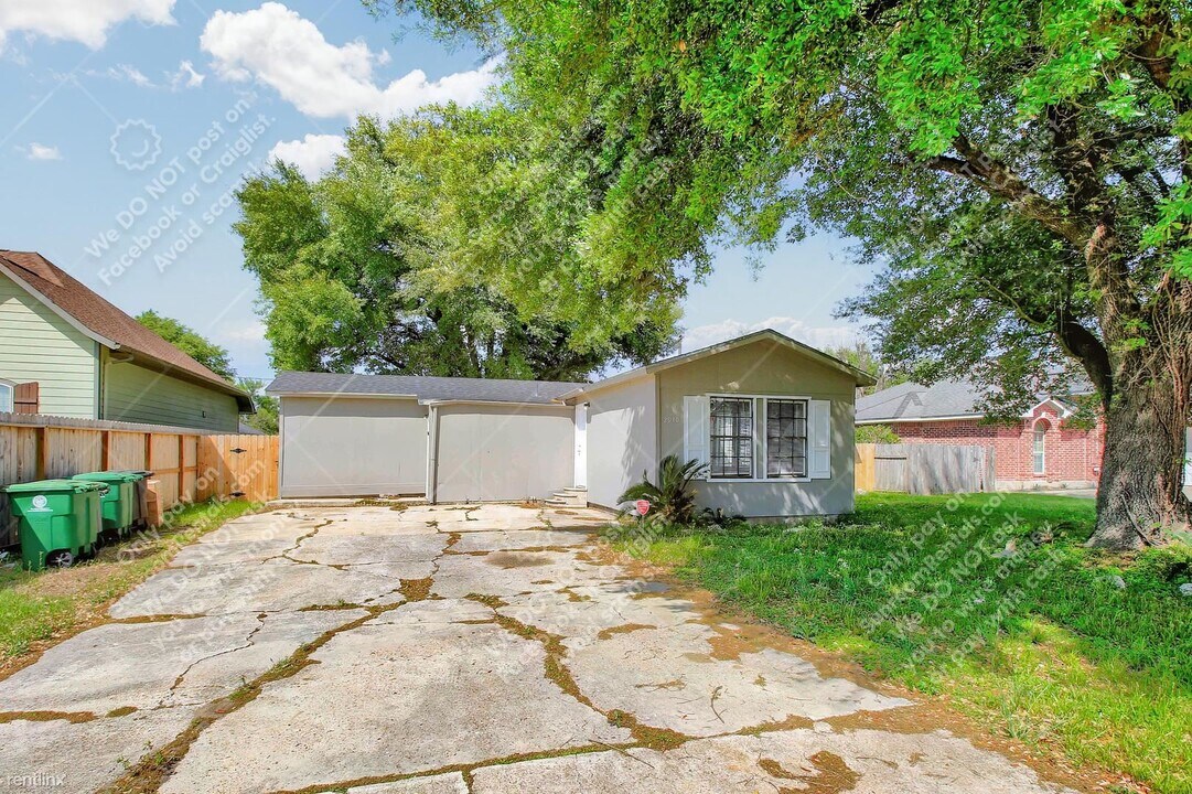 2930 Ellington St Photo