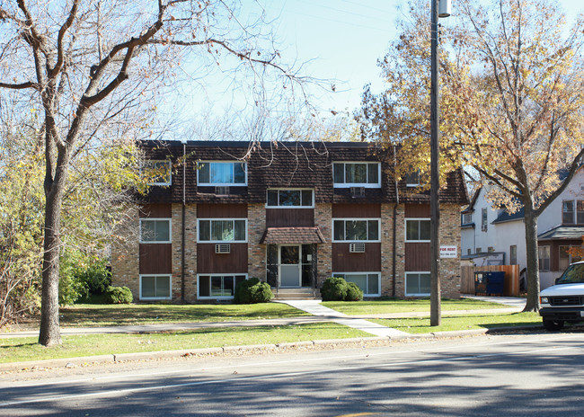 3233 Minnehaha Ave in Minneapolis, MN - Building Photo - Building Photo