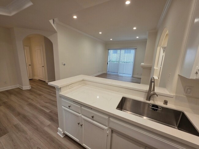 2669 S Barrington Ave, Unit 107 in Los Angeles, CA - Foto de edificio - Building Photo