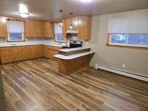 401 Main St, Unit 401-2S in Kewaskum, WI - Foto de edificio - Building Photo