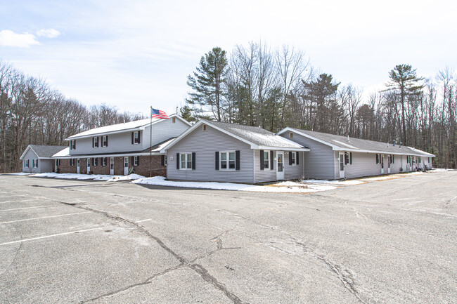 Thirty Birch Lane in Gorham, ME - Foto de edificio - Primary Photo