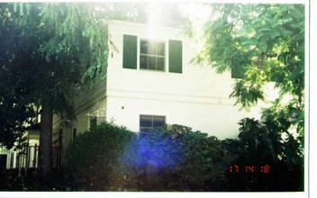 15120 Dickens St in Sherman Oaks, CA - Building Photo - Building Photo