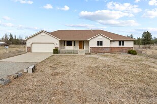 5704 W Garden Springs Rd in Spokane, WA - Building Photo