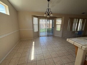 13372 Country Club Dr in Victorville, CA - Building Photo - Building Photo