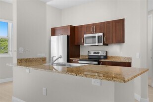 20000 E Country Club Dr, Unit 402 in Aventura, FL - Building Photo