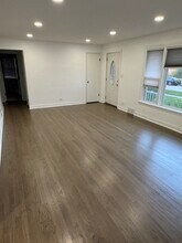 896 Webster Ln in Des Plaines, IL - Building Photo - Building Photo