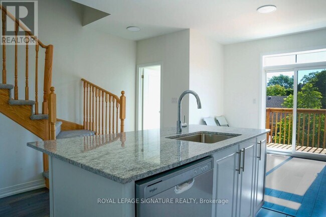 75 Sidney Rose Cmn in St Catharines, ON - Building Photo - Building Photo