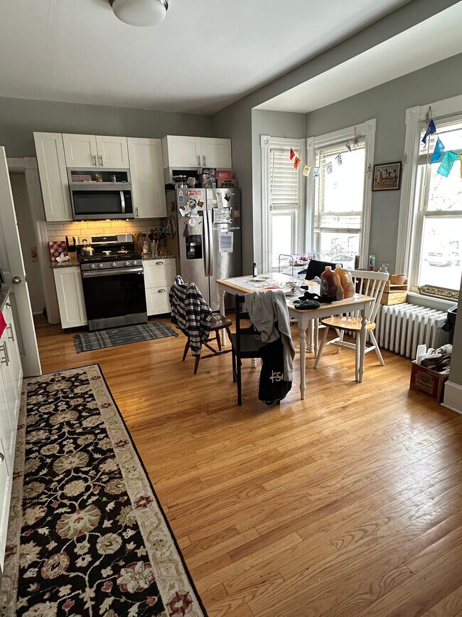 8 Greylock Rd, Unit 1 in Boston, MA - Building Photo - Building Photo