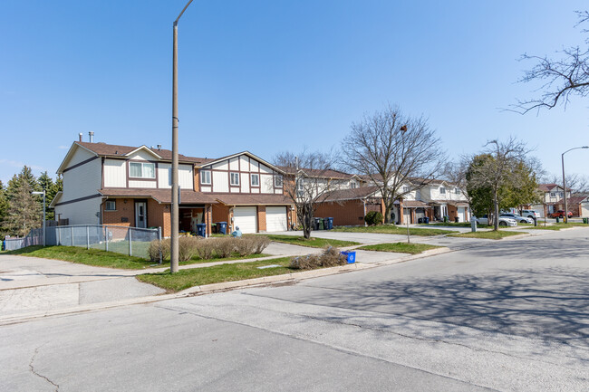 103 Sadlee Cove Cres in Toronto, ON - Building Photo - Building Photo