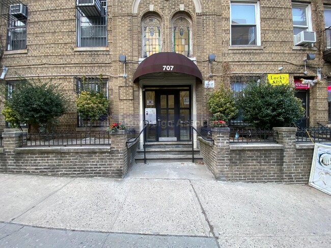 707 W 171st St in New York, NY - Building Photo - Building Photo