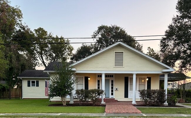 property at 114 W Hamilton St