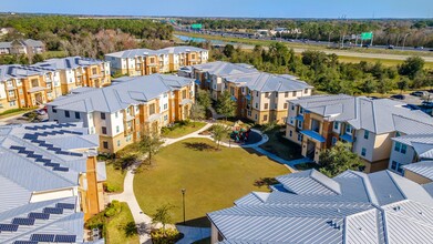 Vista Pines in Orlando, FL - Foto de edificio - Building Photo